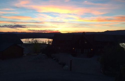 Sterling Cabin | Spacious and beautiful 5400 sq. ft. cabin located near Palisade State Park.