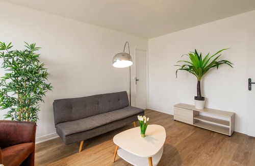 Chatillon Apartment | Spacious and bright apartment near Paris