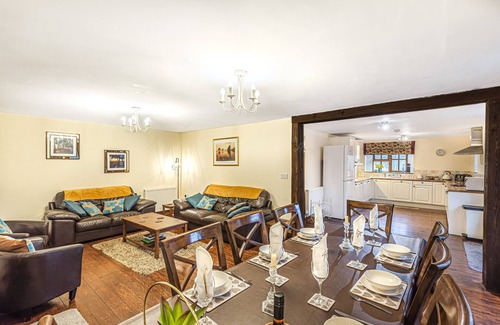 Hartland House | Spacious and Characterful 3 bedroom Detached Barn Conversion close to coast.