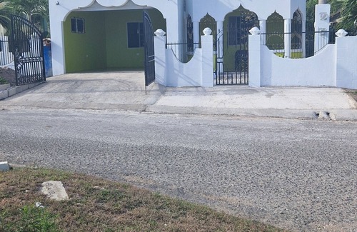 May Pen House | Spacious and Comfortable