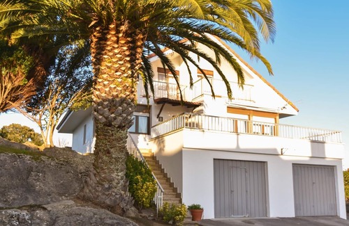 Bareyo Villa | Spacious and comfortable chalet in Ajo with beautiful views