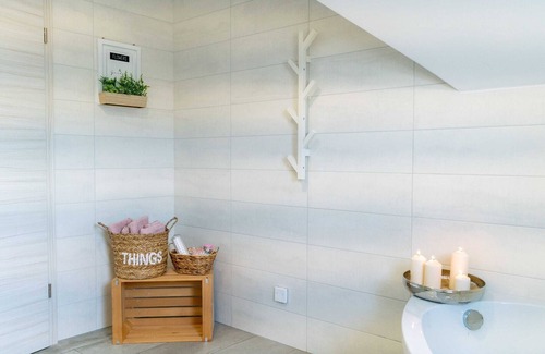 Cerknica Apartment | Spacious and Modern Apartment with Spectacular View - Three Bedroom Apartment with Balcony and Terrace