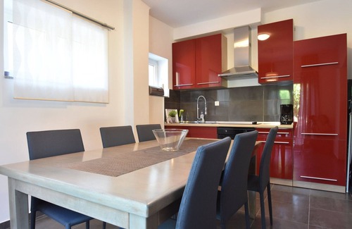 Klek Villa | Spacious and Modern Apartment on the Beach in Klek