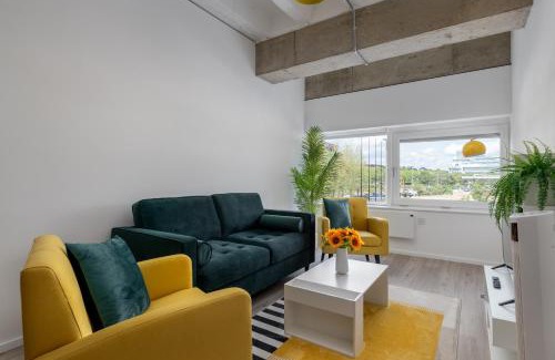 Central Milton Keynes Apartment | Spacious and Quiet with Free Parking Ideal for Families and Business Stays