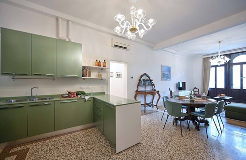 San Marco Apartment | Spacious and Scenic Apartment at the Fenice Theatre