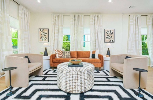 East Side House | Spacious and stylish 2BR 2.5Bath nestled in the vibrant Grant Park neighborhood