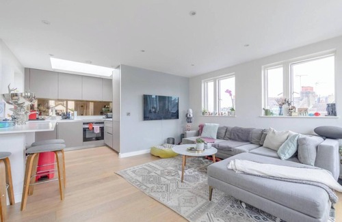Shaftesbury Apartment | Spacious and Stylishly Designed 2BD Flat, Clapham
