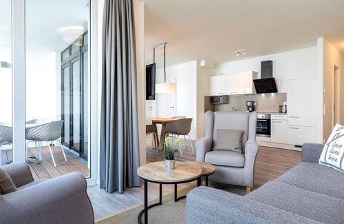 Alt-Travemunde/Ronnau Apartment | Spacious and tasteful 3-room apartment with loggia and two bathrooms! -