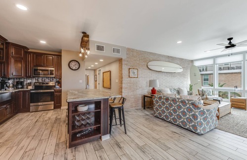 Port Aransas Condo | Spacious and upscale condo heated community pool!