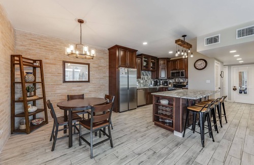 Port Aransas Condo | Spacious and upscale condo heated community pool!