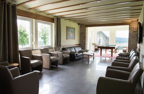 Harre House | Spacious and well cared-for house with a panoramic view, sauna and a summer pool