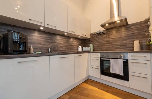 Altona-Nord Apartment | Spacious apartment for 10 near Quartierpark