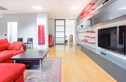 La Fontana Apartment | Spacious APT just 250m from "Zara" M3 stop!