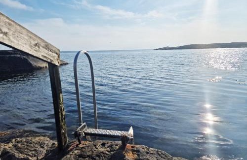 Hono House | Spacious archipelago house for two families on Hono