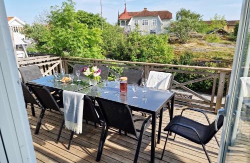 Hono House | Spacious archipelago house for two families on Hono