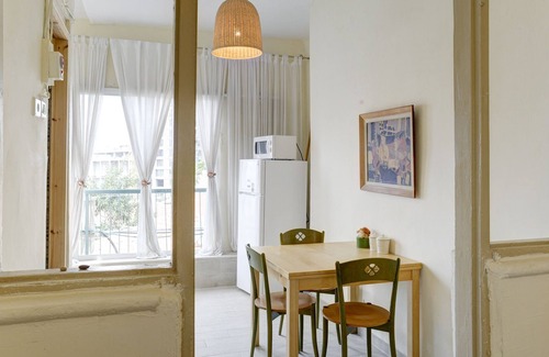 Neve Tzedek Bed & Breakfast | Spacious & Authentic Rooftop 1BR with private terrace Neve Tzedek, Shabazi
