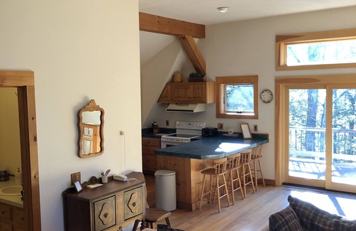 Londonderry House | Spacious Bright Living Area, Bromley Mountain Adventure Park & Hapgood Pond Park