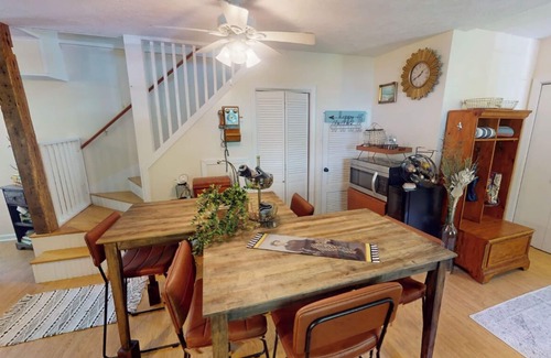 Romulus House | Spacious Bungalow with Private Lake Access. Stay with E.V.E