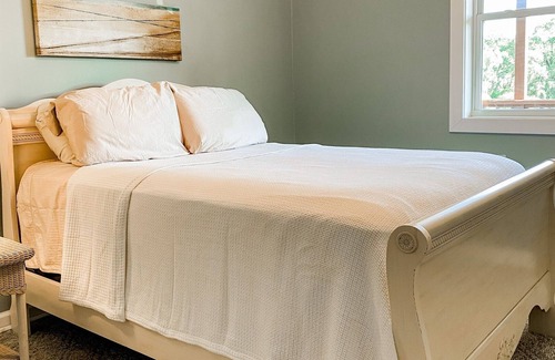 Cypremort Point Cabin | Spacious Camp+Canal for Fishing/Boat+Beautiful Bay Views! 1.5 mi to Beach+Launch