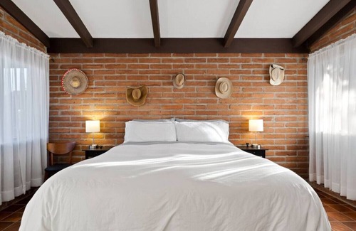 Casas Adobes House | Spacious casita with desert & mountain views ⛰