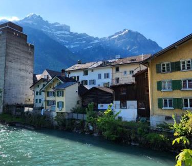 Schwanden Apartment | Spacious cellar studio surrounded by mountains and lake
