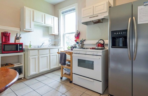 The Gate Apartment | Spacious & Centrally Located Apt (Sleeps 8)