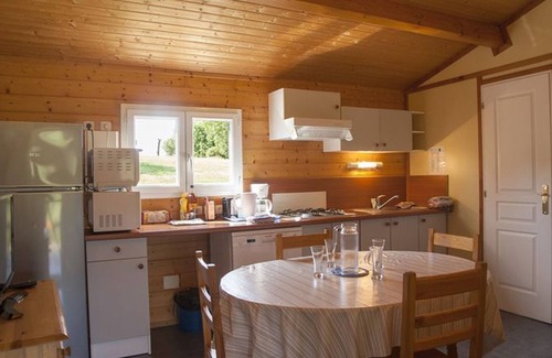 Naucelle Ski Chalet | Spacious chalet for 8 people - Pond view - Terrace