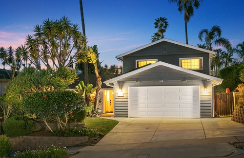 Olde Carlsbad House | Spacious, Charming, Clean Home Close To The Beach!