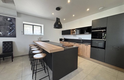 Louroux-Hodement Cottage | Spacious cottage in Auvergne with private pool for 8 guests