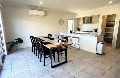 Mount Duneed House | Spacious Coastal Oasis - 10 min to Torquay, 10 min to Geelong !