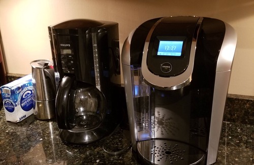 Edgewood Condo | Spacious Condo In Cranston/Providence Line - 2 Bed