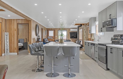 Coboconk Cottage | Spacious Cottage- right across lake!