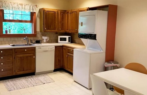 Kinderhook Cottage | Spacious Cottage Retreat on Beautiful 2-Acres