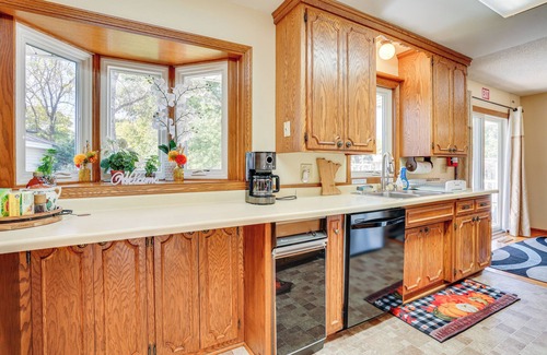 Cottage Grove House | Spacious Cottage Grove Haven Near Downtown St Paul