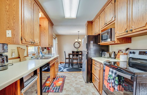 Cottage Grove House | Spacious Cottage Grove Haven Near Downtown St Paul