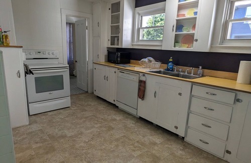 Shelburne Falls Apartment | Spacious & Cozy Ground Floor 2/3 Bed private suite