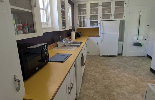 Shelburne Falls Apartment | Spacious & Cozy Ground Floor 2/3 Bed private suite