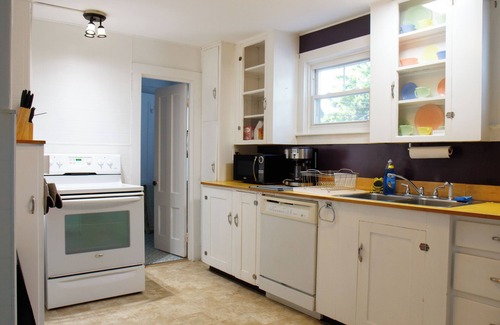 Shelburne Falls Apartment | Spacious & Cozy Ground Floor 2/3 Bed private suite