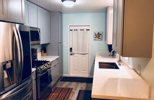 North Pacific Beach House | Spacious Deck | Ocean 1.5 blocks | A/C | Parking | W/D in unit | Full Kitchen