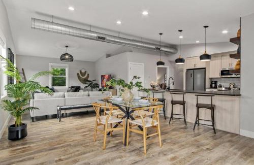 Old Town Apartment | Spacious Downtown Apartment - Walk to Old Town FC!