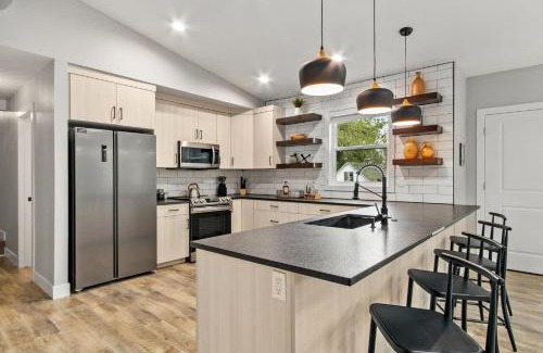 Old Town Apartment | Spacious Downtown Apartment - Walk to Old Town FC!