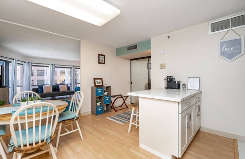 Downtown Honolulu Condo | Spacious Downtown Executive Retreat | Free Parking