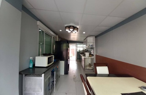 Bang Prok House | Spacious Entire House With Shared Fitness Room and Shared Indoor Pool in Club