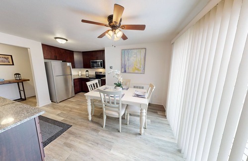 De Pere Apartment | Spacious Executive Serviced Apartment