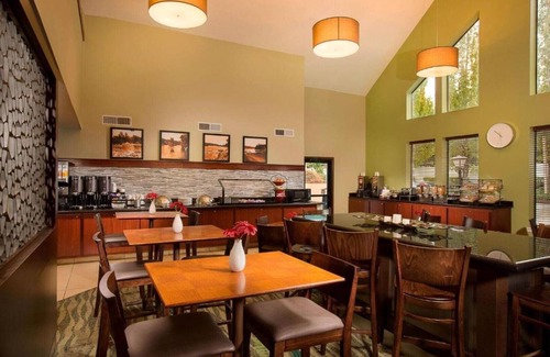 Lake Forest House | Spacious extended-stay hotel near Portland - Lake Oswego