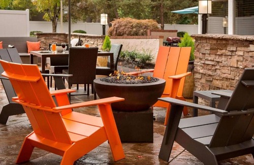 Lake Forest House | Spacious extended-stay hotel near Portland - Lake Oswego