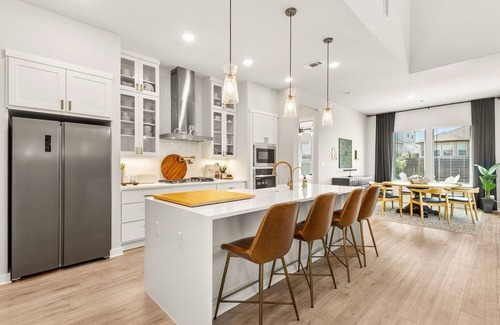 Buda House | Spacious Family 5BR Getaway/Sleeps 12, Smart TVs & Open Living