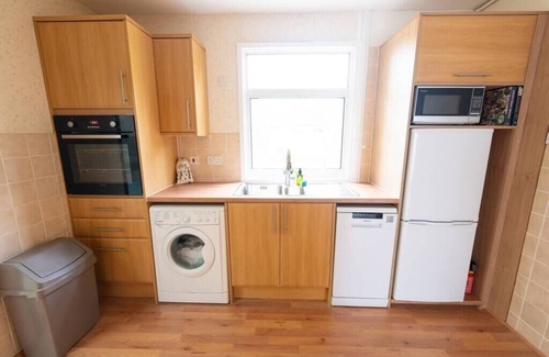 Epsom House | Spacious Family Bungalow with Garden for up to 7