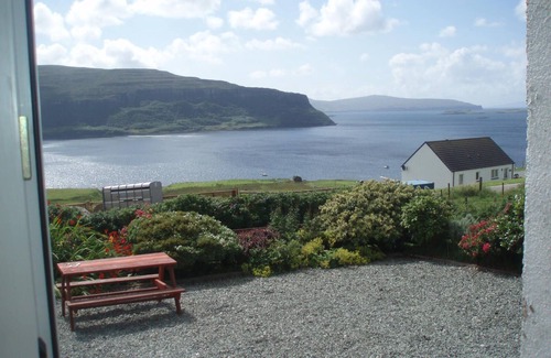 Stein Cottage | SPACIOUS FAMILY FRIENDLY AMAZING SEA VIEWS - SLEEPS 4-6n- 10% DISCOUNT SEPTEMBER