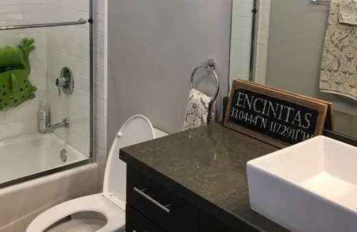 Encinitas House | Spacious Family Friendly Getaway in a Peaceful Setting, Near All